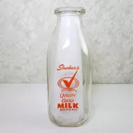 1961 Stuebers Wausau Wis Vintage ACL Quart Milk Bottle