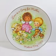 Avon 1983 Mothers Day Plate Titled Love is a Song